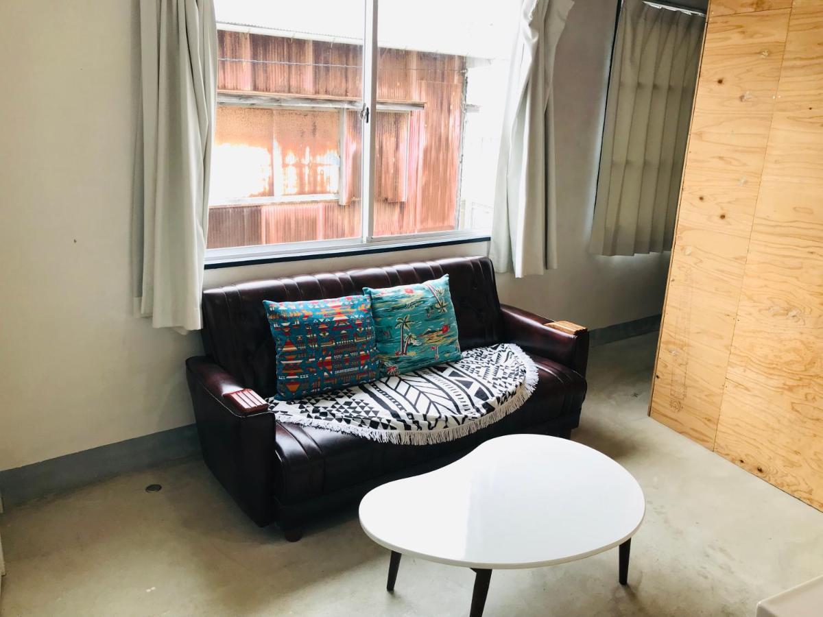 Meedafu'S Yui Hostel And Coffee Yoron Exterior photo